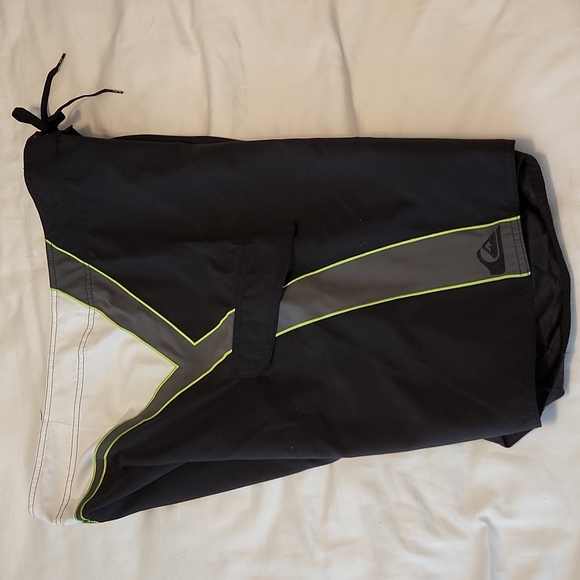 NWT QUIKSILVER Men's Board shorts - Picture 3 of 4